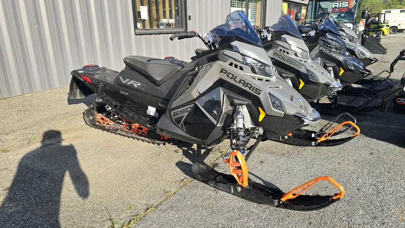 650 Indy VR1 137 SC ES