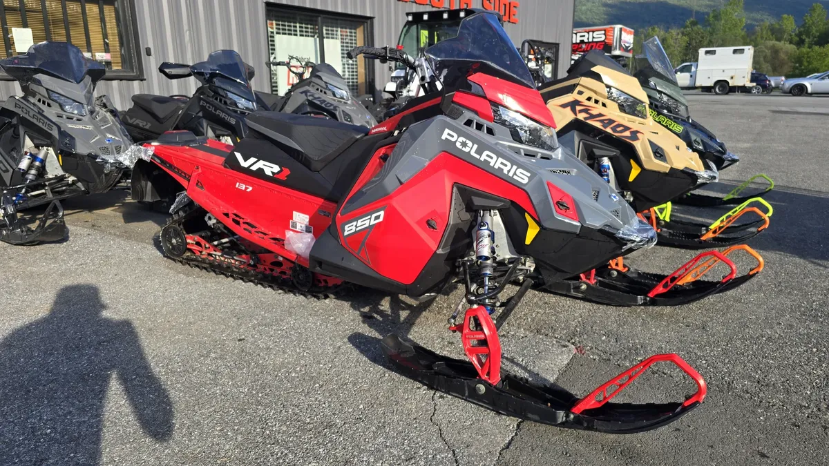 850 Indy VR1 137 SC ES