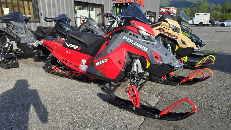 850 Indy VR1 137 SC ES